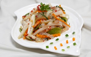 Học cách làm gỏi sứa Cửa Lò